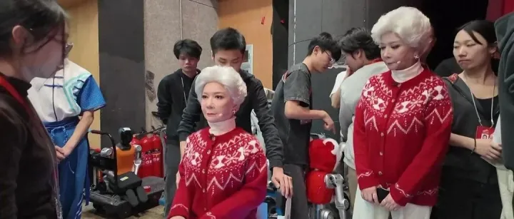 "假蔡明"火了！松延动力已将其送给真蔡明