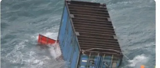 突发！约85个箱子落水！赫伯罗特运营集装箱船出事故，涉事港口暂停运营