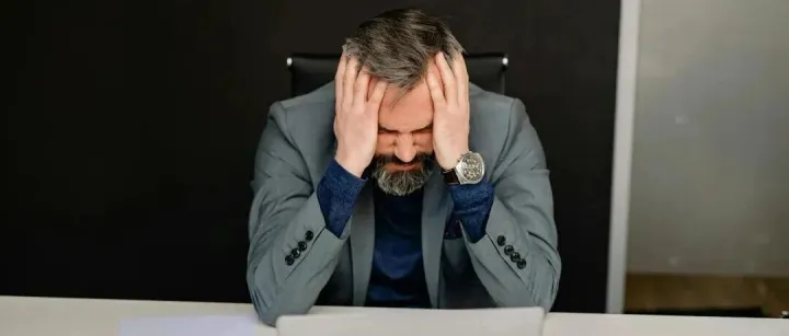 特朗普全球发疯！