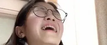 已上岸女孩发考研查分视频，有人说“演技差”？网友：你不懂