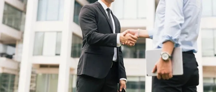 异国他乡遇“同乡”？莫让“深情”换“深渊”