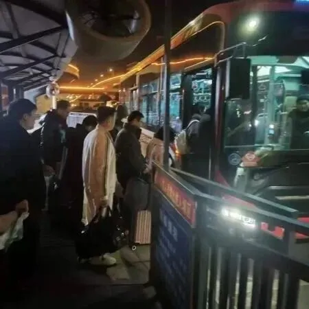 【护航春运 情满旅途】坚守岗位护平安，暖心服务保畅通！