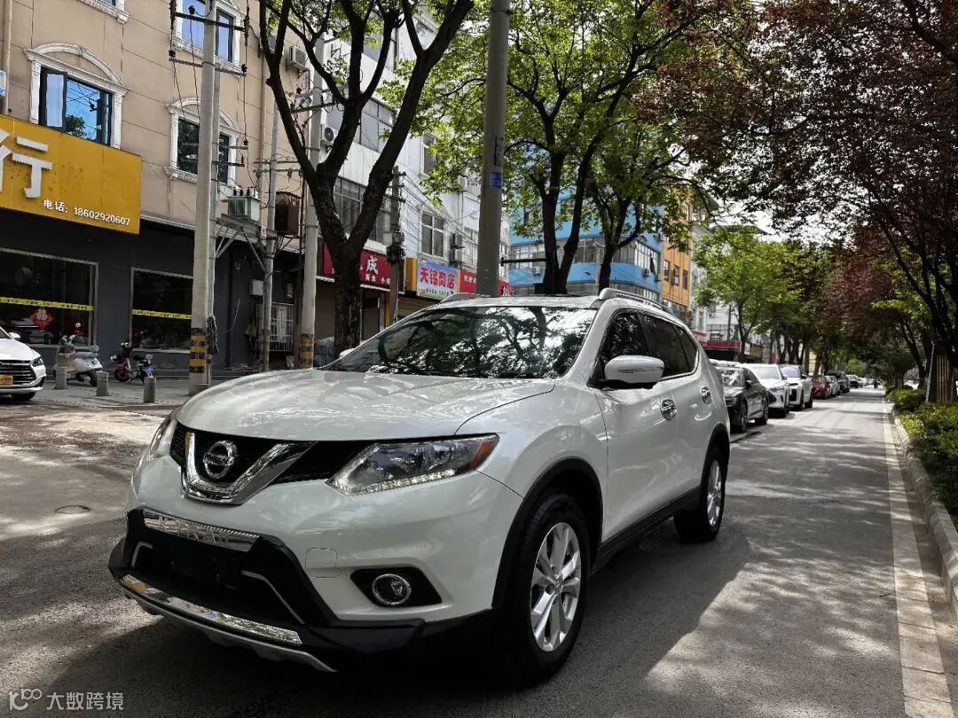 2015年上牌，日产奇骏，车况**，2.0L两驱，自动挡，配置到顶，真皮座椅，大屏导航，全景天窗，空...