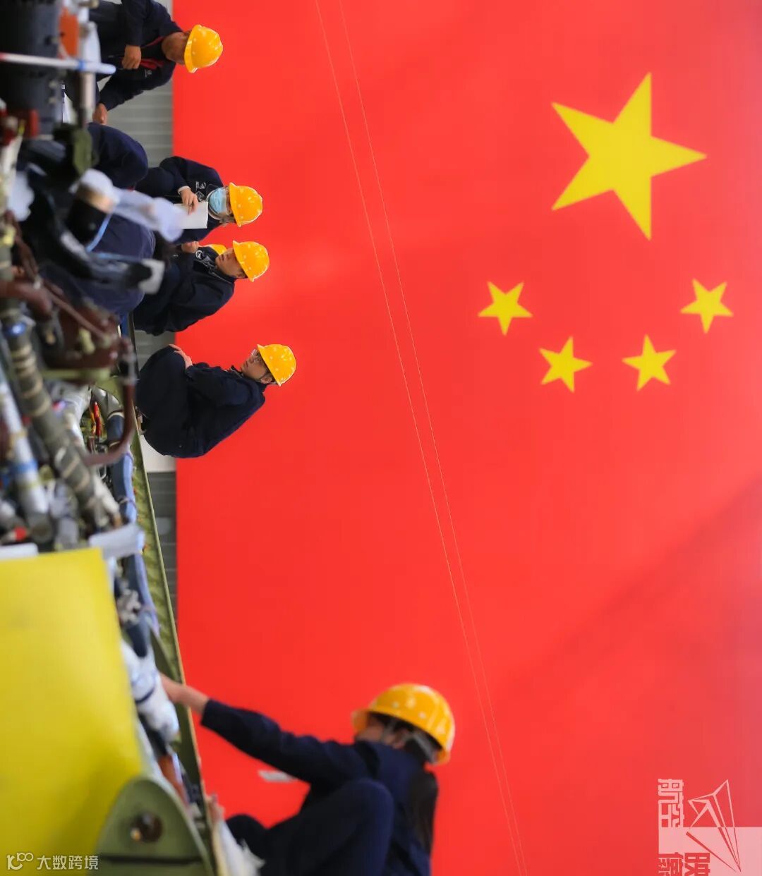 2023年3月18日,陕飞总装厂职工在飞机总装脉动生产线进行飞机总装。 .jpg