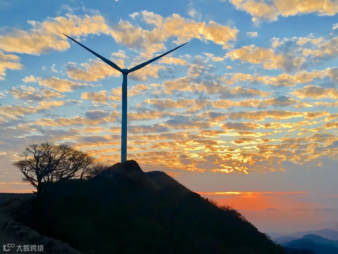 《三省交界处的一抹霞光》+朱芹联