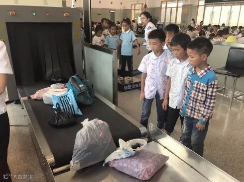 【公益视界】《山里孩子看世界》夏令营活动走进贵州贵阳