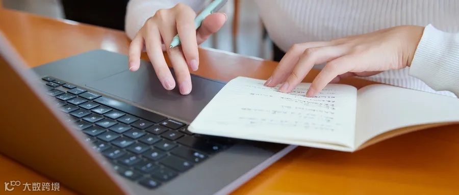 摄图网_501808443_wx_女大学生使用笔记本学习（企业商用） (4).jpg