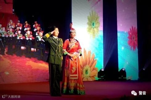 【红色印记】向2018榜样春晚赠《铁血铸军魂》歌刊五百册