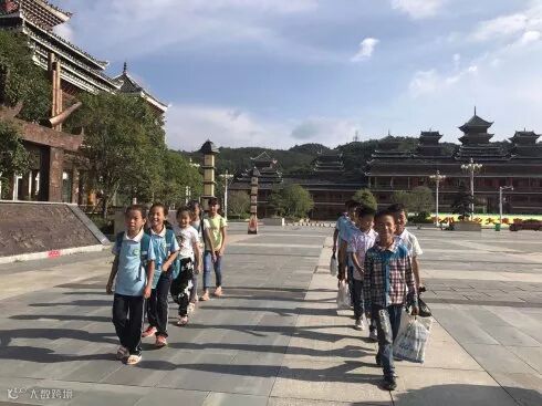 【公益视界】《山里孩子看世界》夏令营活动走进贵州贵阳