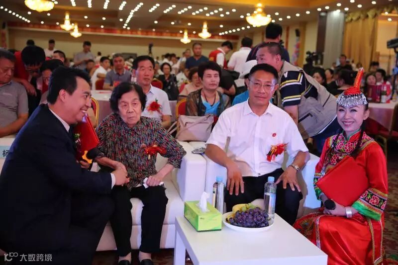 中国将帅文化论坛紫秋与韩韬联袂主持北京建军90周年庆典