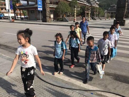 【公益视界】《山里孩子看世界》夏令营活动走进贵州贵阳