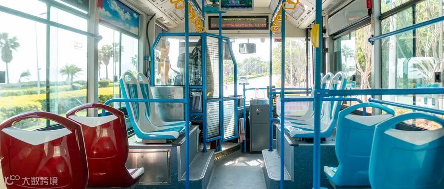 摄图网_501557879_wx_无人的公交车内景（企业商用） (2).jpg