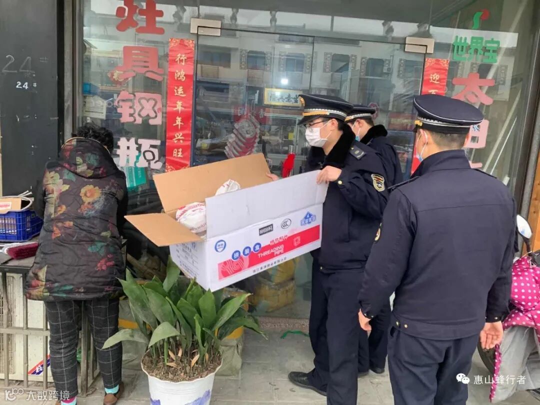 阳山综合执法局一中队开展春雷行动,对镇区市容和违章停车进行整治 (6).jpg