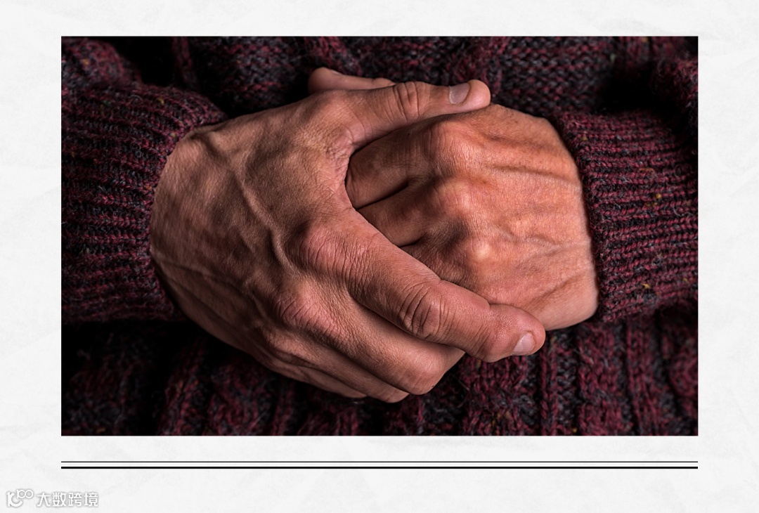 红白色项目汇报大标题企业分享中文简报 (2).png