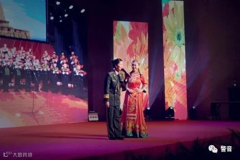 【红色印记】向2018榜样春晚赠《铁血铸军魂》歌刊五百册