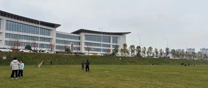 不用Ai来辅助亚马逊经营，就要被淘汰？