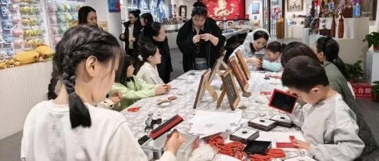 2026<em>白山</em>松水迎春来丨“金马贺岁・万象更新” 皮雕体验活动趣味开展