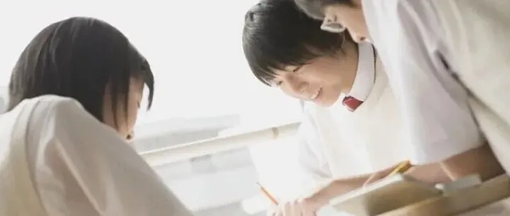 香港顶尖暑期项目全维度行动指南——从能力证据锻造、学术叙事炼金，到七年永居路径的精密推演