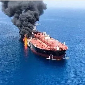 快讯！一艘悬挂美国国旗油轮被伊朗导弹“摧毁”