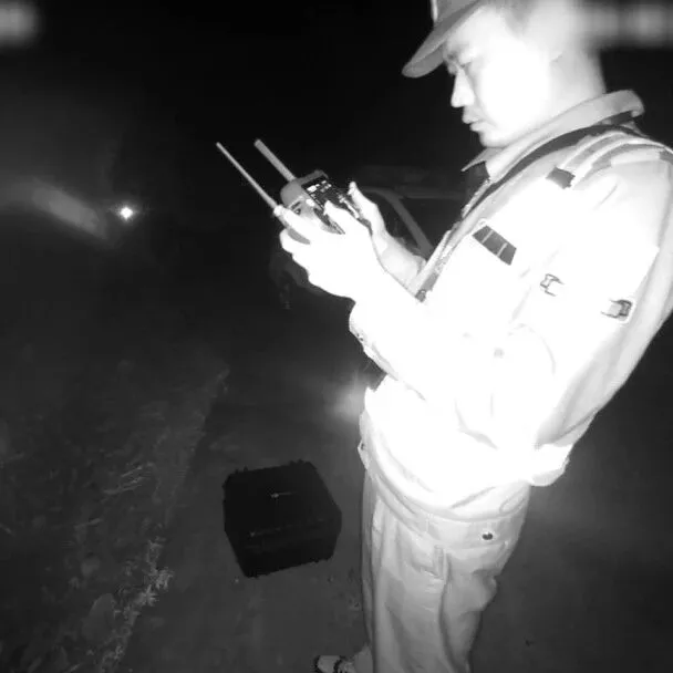 【<em>防城港</em>】78歲老人深山走失，民警30分鐘緊急救援