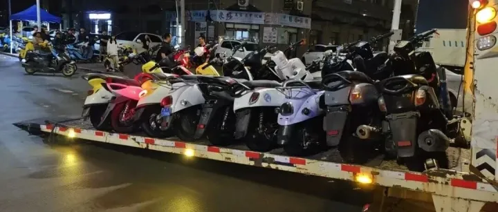 重點(diǎn)整治未成年人“飆車炸街”，東興公安守護(hù)百姓安寧！