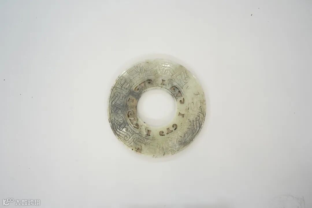 镂孔玉璧.JPG