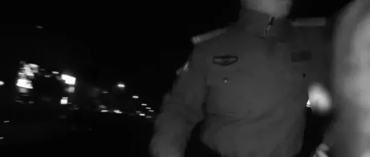 深夜，南充一女子情绪失控欲跳桥轻生......