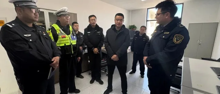 <em>黃南</em>州公安局副局長調(diào)研指導(dǎo)河南西收費(fèi)站交通安全保障工作