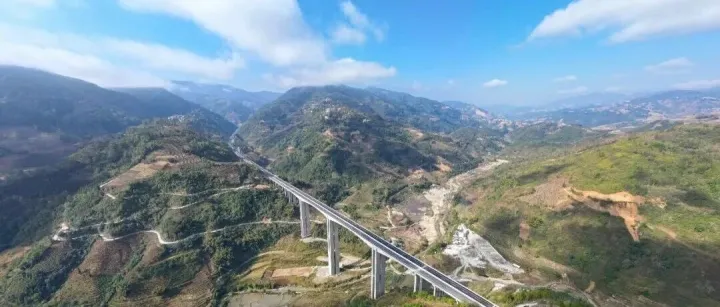 紅河州實(shí)現(xiàn)縣縣通高速！元陽(yáng)至綠春高速公路正式通車
