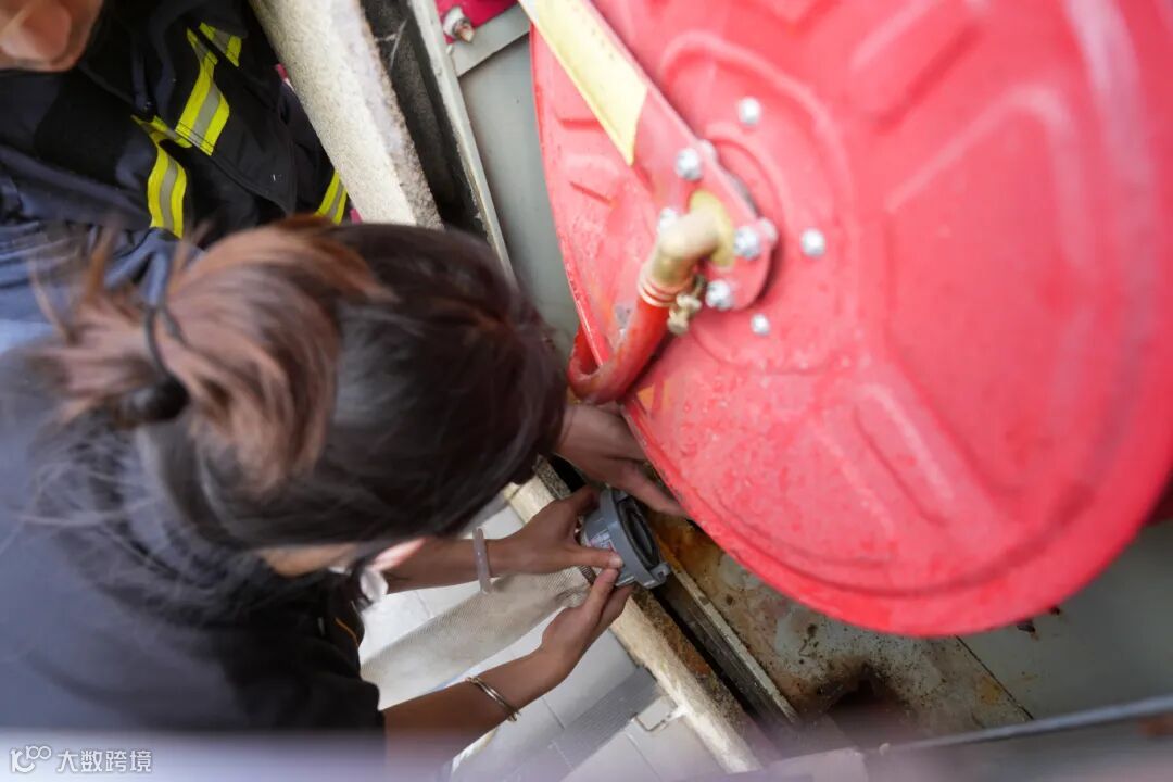 讲解室外消火栓的使用方法 (2).jpg