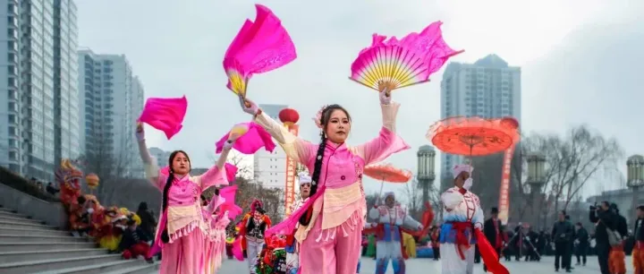 说吧，甘肃 | 秧歌进城 —— 每日一张照片No.0425