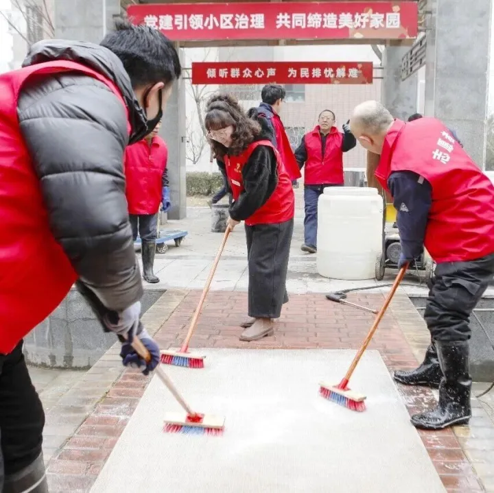 集团团委在万景苑小区举办弘扬雷锋精神志愿服务活动
