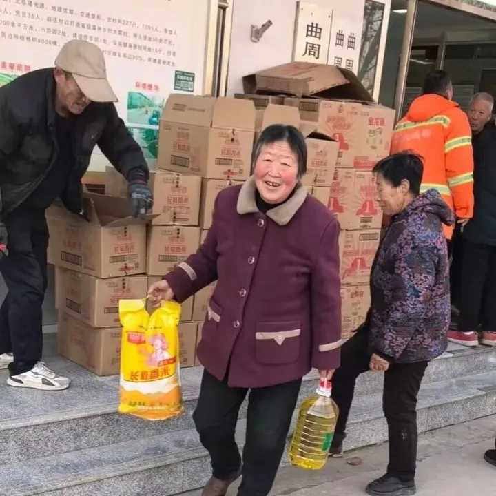 曲周这个村的老人又领“红包”啦！