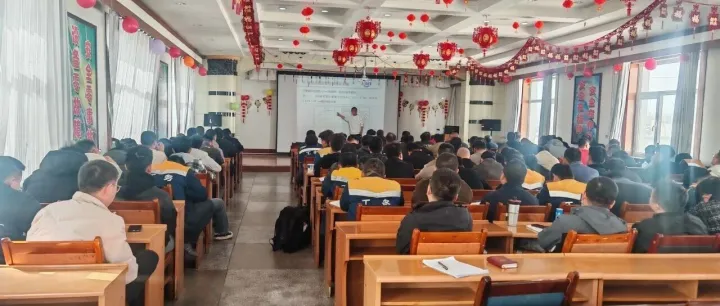 运维科技公司助力武威工务段开展道岔大小机结合廓形打磨技术培训