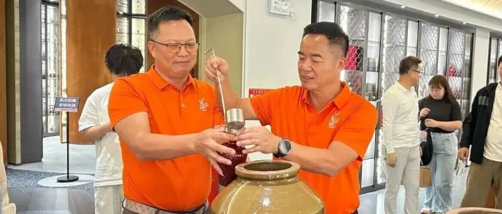 秋日高尔夫球圈层的共同选择？就是这坛酒！