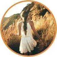 不与世人论长短，只与日月争朝夕