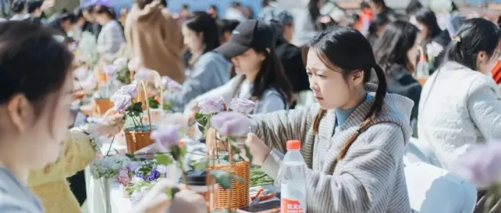 插花品韵，遇见最美的巾帼芳华