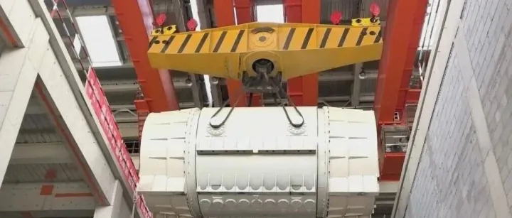 【工程播报】任丘第二热电3号发电机定子吊装成功