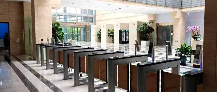 熵基科技人行通道：多场景驾驭，安全与效率的智慧枢纽