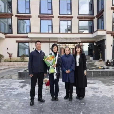 巾幗綻芳華 政銀暖企心——<em>林芝</em>市工商聯(lián)聯(lián)合農(nóng)行<em>林芝</em>分行開展“三八”國際婦女節(jié)走訪慰問暨金融政策傳遞活動