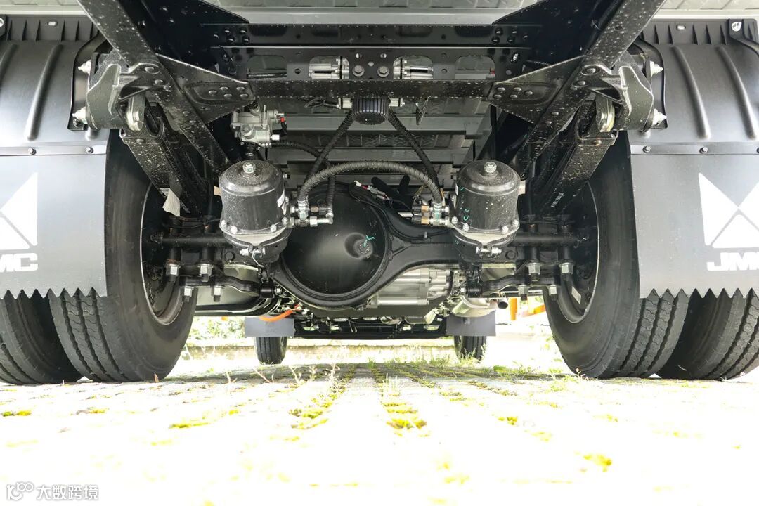 2024款 江铃E路达 增程 厢式 中创新航50kWh（JX5044XXYTG2SHEV）