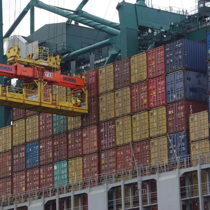 45000个集装箱被困！考虑放宽航运规则？一挂靠国内多港口的集装箱船遭遇事故