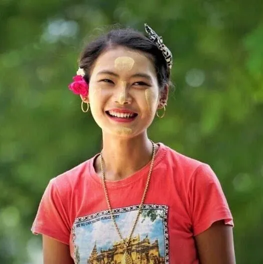 遭恶劣天气，一集装箱船约57个货柜落水