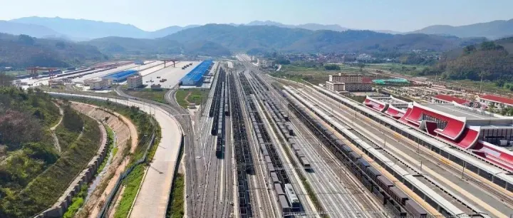 中老铁路跨境货物运输突破1800万吨！