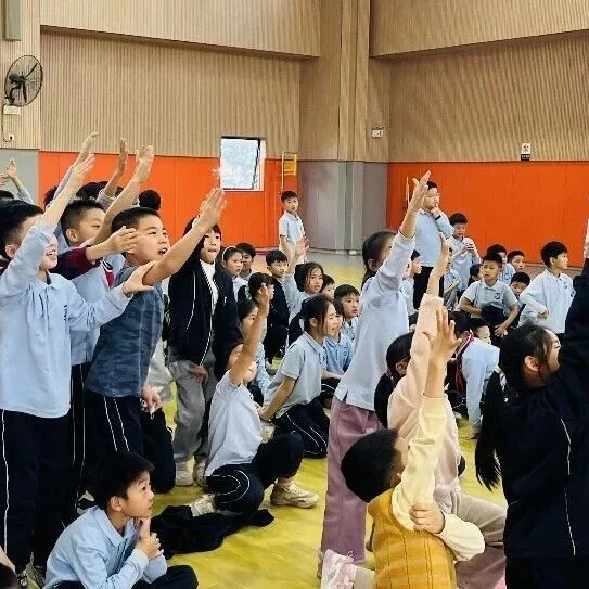 <em>无人机</em>进校园，海德实验学校的孩子玩<em>无人机</em>太上头了