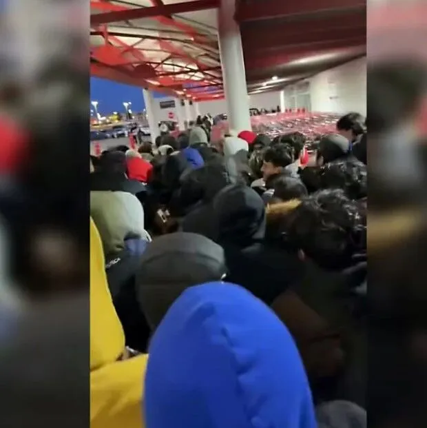 离谱！密市Costco数百人排起长队抢购，竟然就为了几张这？