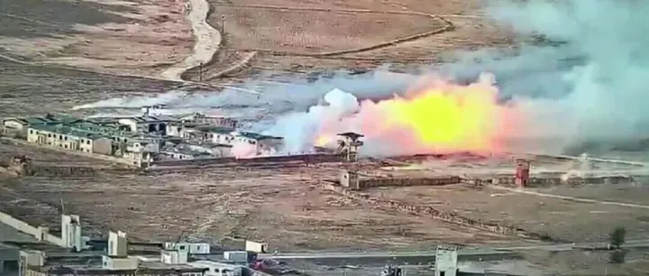 巴阿冲突：红旗-16点杀无人机，枭龙远程精准突击，中式装备打得太猛了！