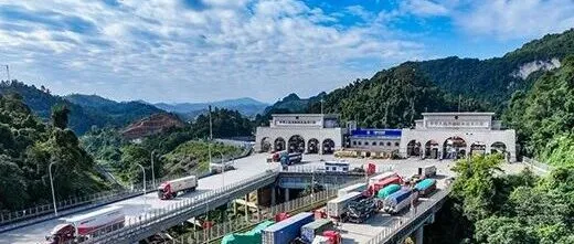 第七批制度创新成果丨口岸“一站式”收费 + “一车到底” 直达运输，崇左片区打通中越跨境物流“快车道”