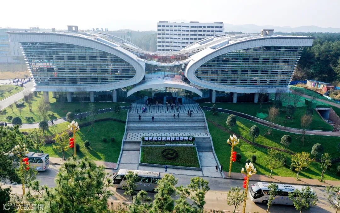 航空港科技创新中心。南充日报社全媒体记者 梁洪源 摄.jpg