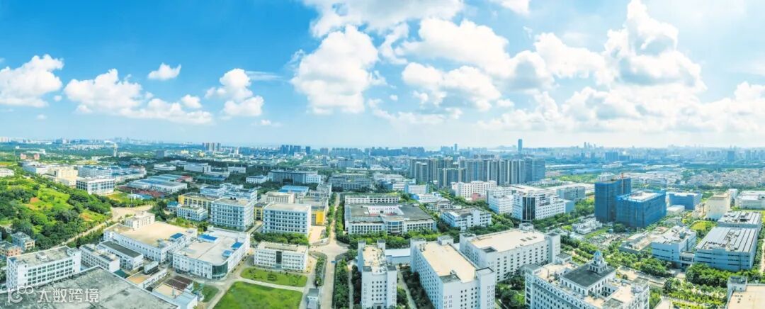 这是近日从空中俯瞰海口国家高新区药谷工业园，大批生物医药企业坐落于此。 本报记者 康登淋 摄.jpg